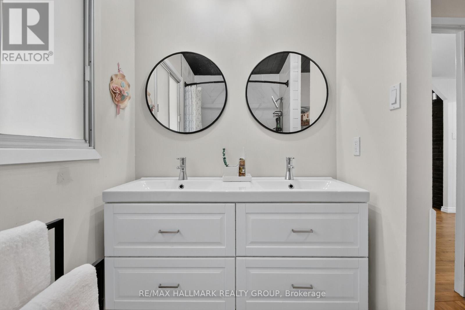 671 BAYVIEW DRIVE - 22