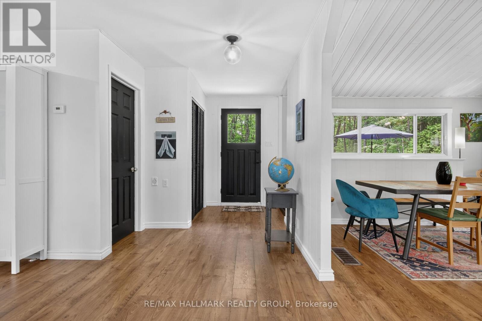 671 BAYVIEW DRIVE - 23