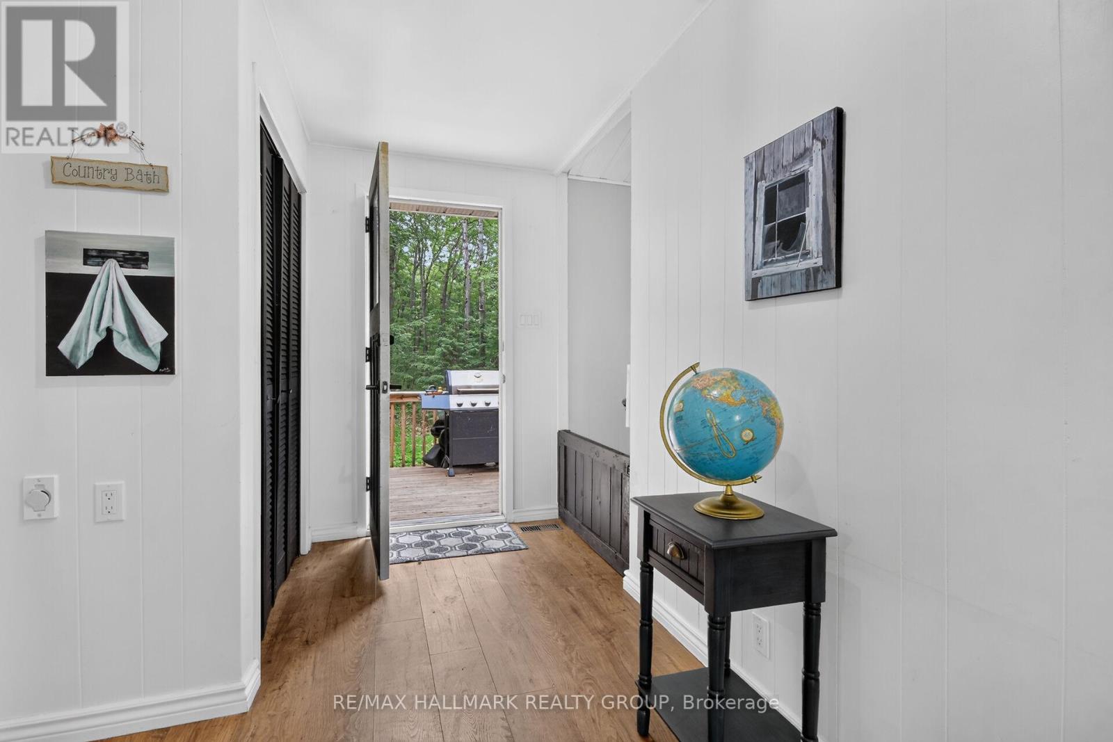 671 BAYVIEW DRIVE - 24