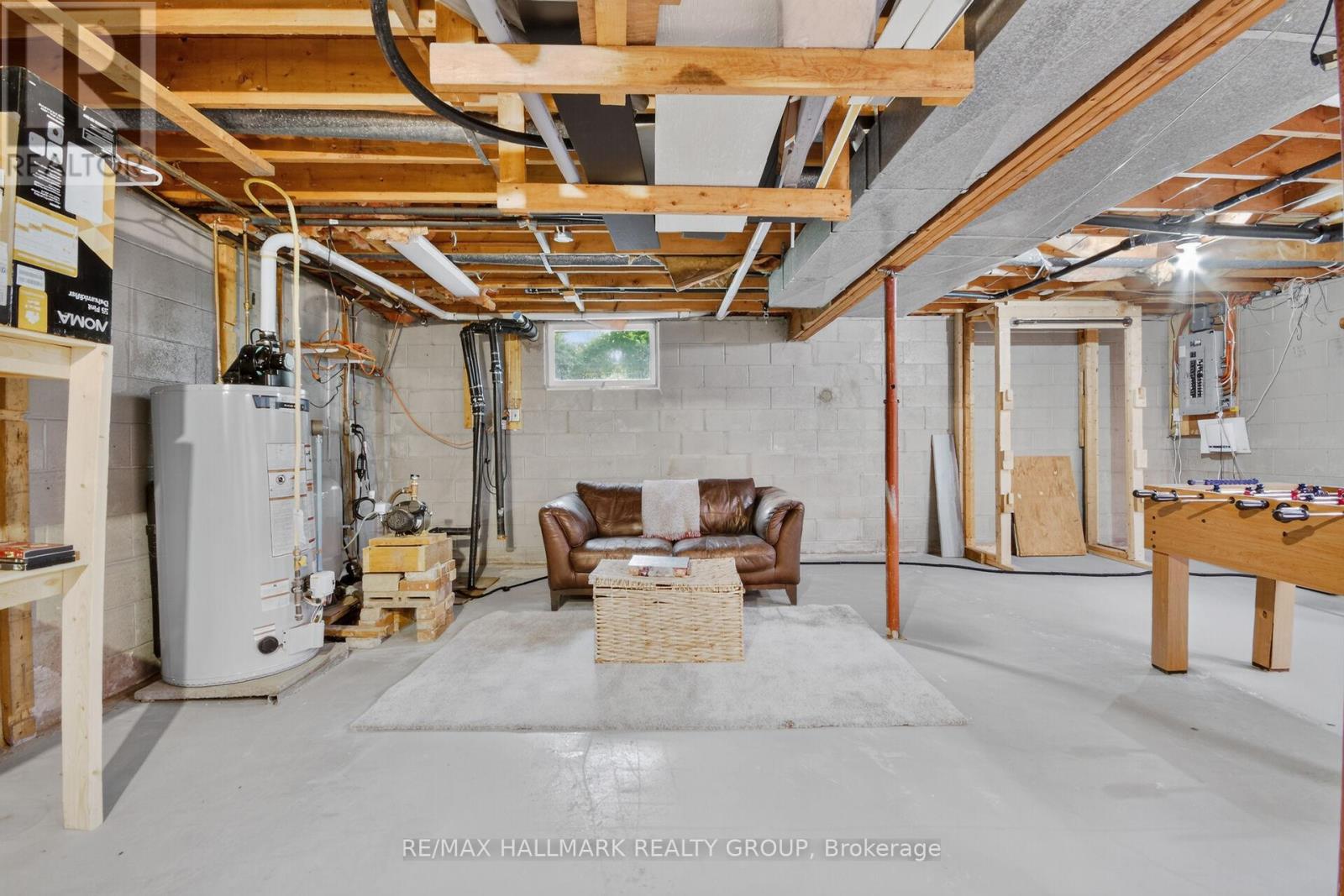 671 BAYVIEW DRIVE - 28