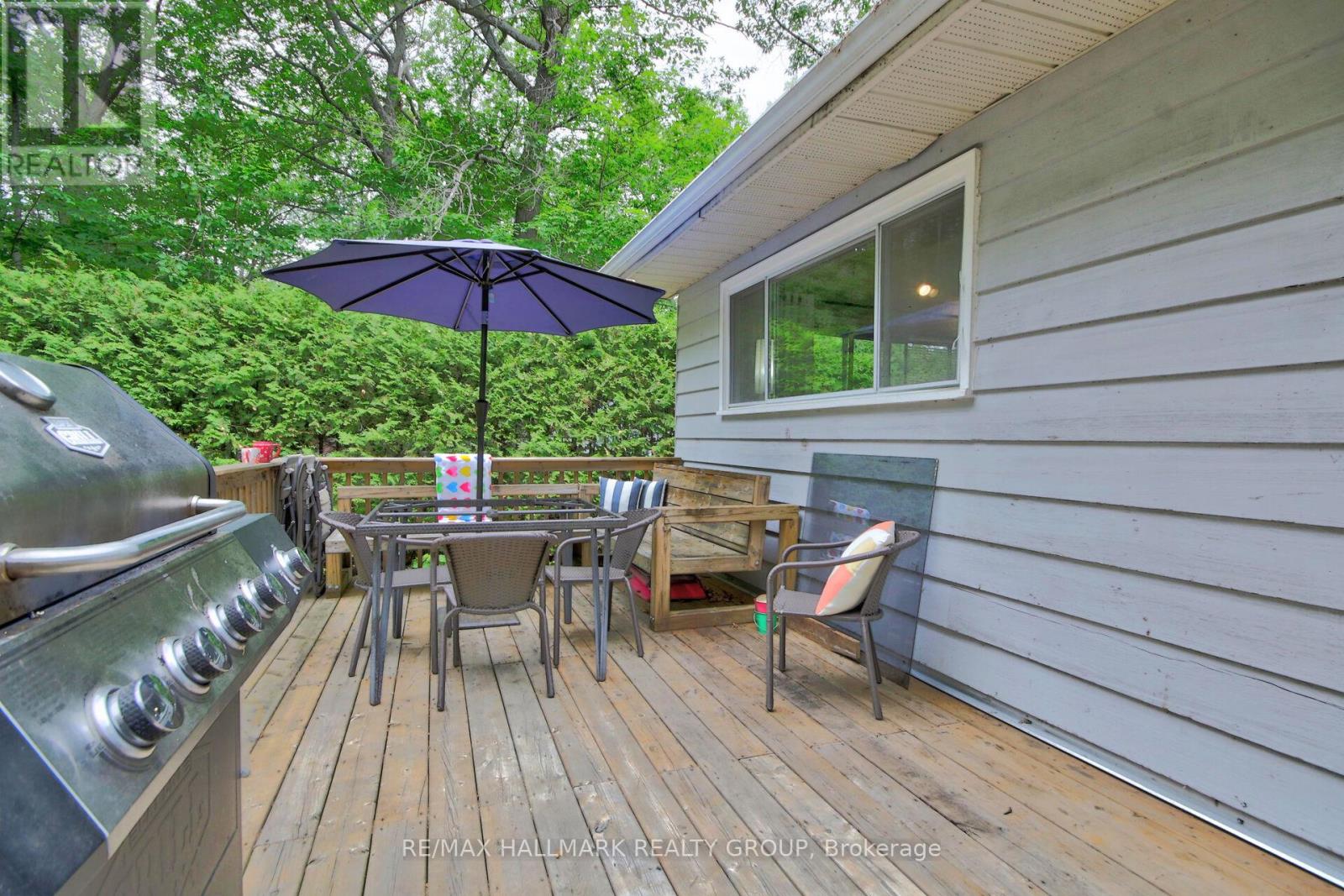 671 BAYVIEW DRIVE - 32