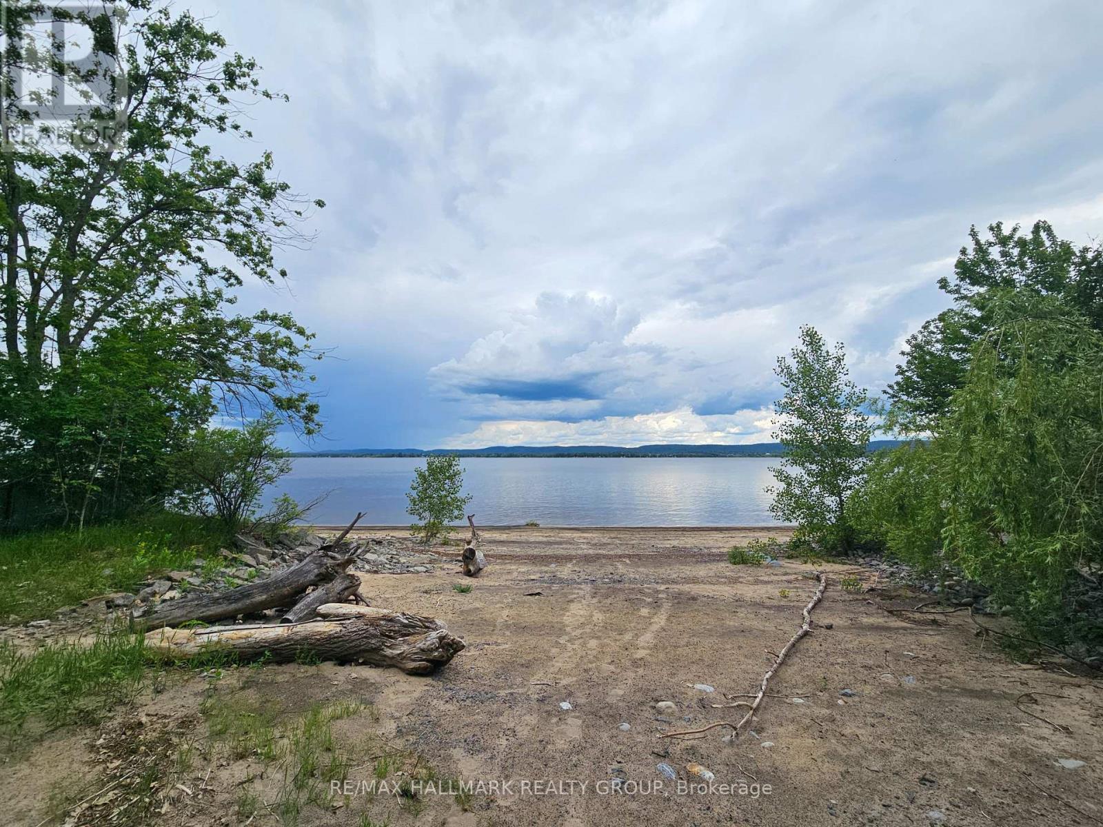671 BAYVIEW DRIVE - 36
