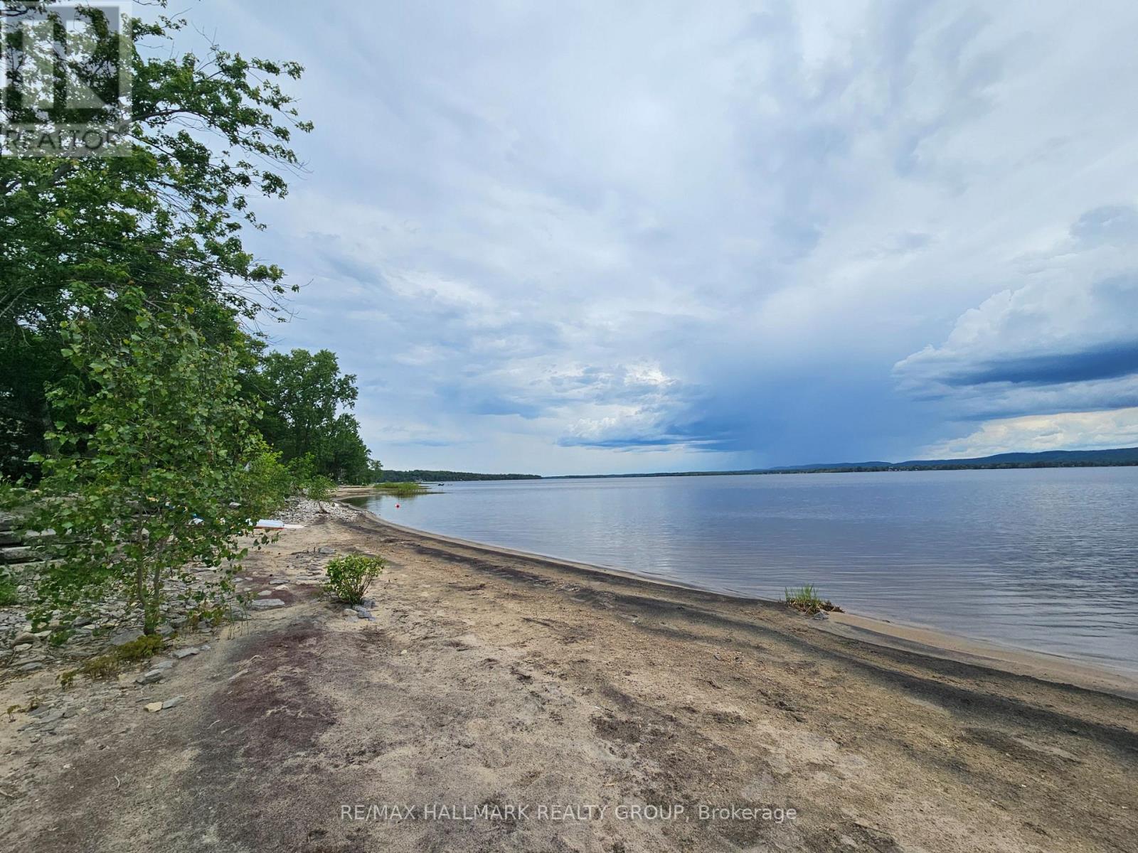 671 BAYVIEW DRIVE - 37