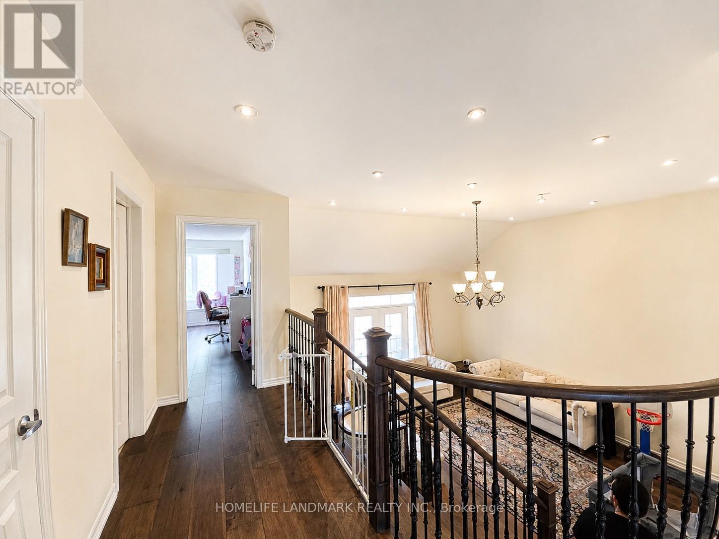41 MANSARD DRIVE - 19
