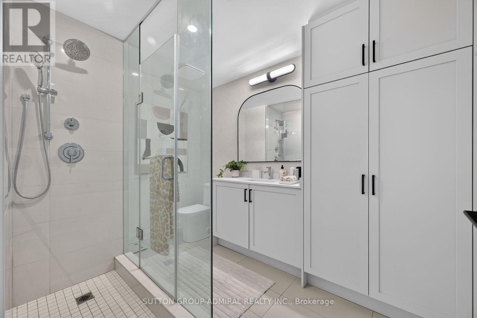 #1206W 10 GATINEAU DRIVE - 10