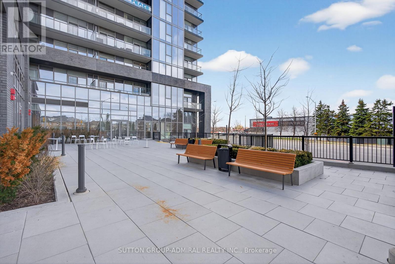 #1206W 10 GATINEAU DRIVE - 24