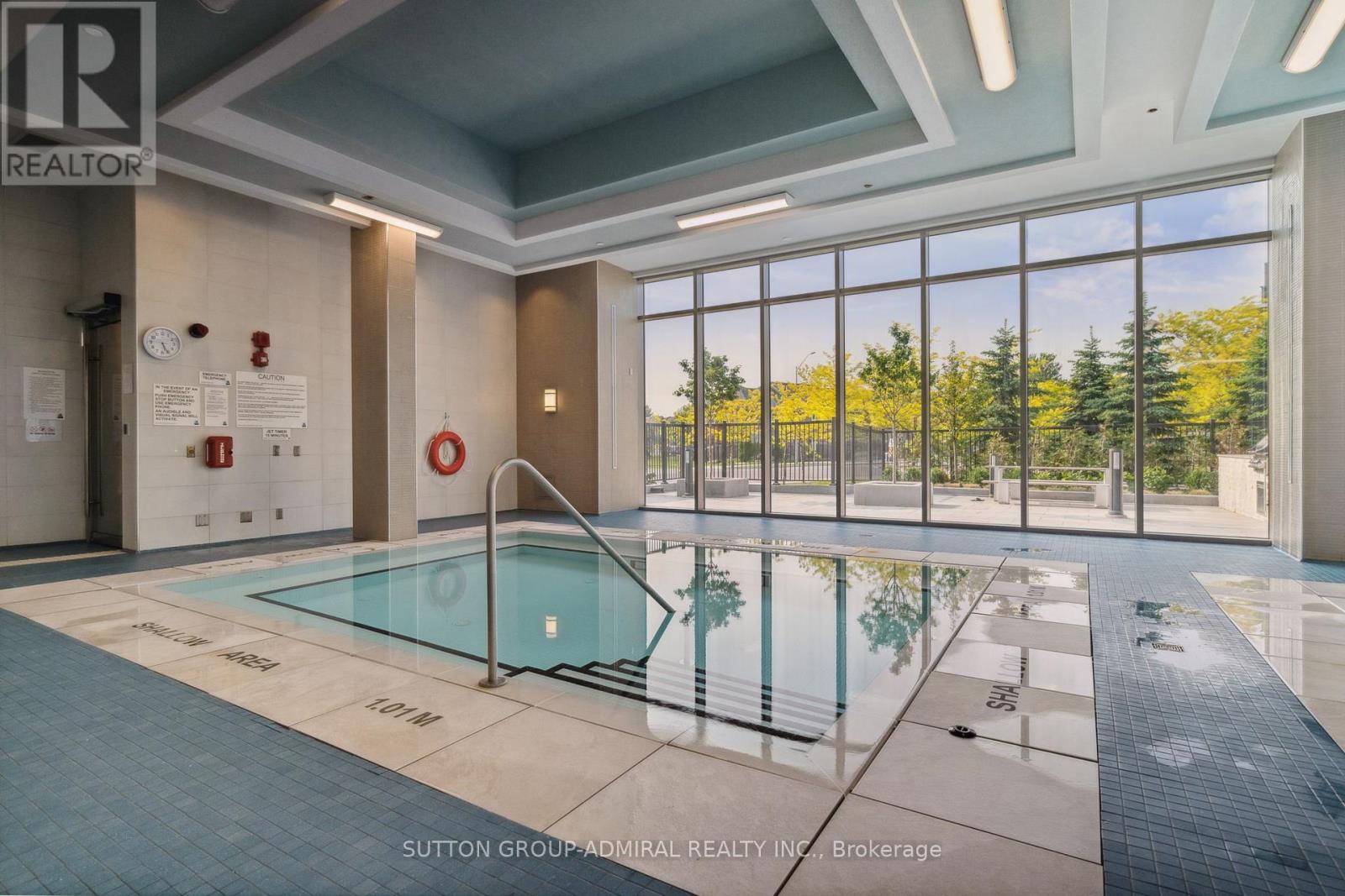 #1206W 10 GATINEAU DRIVE - 22