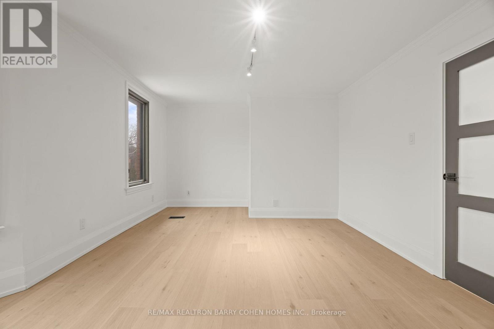 231 MACPHERSON AVENUE - 20