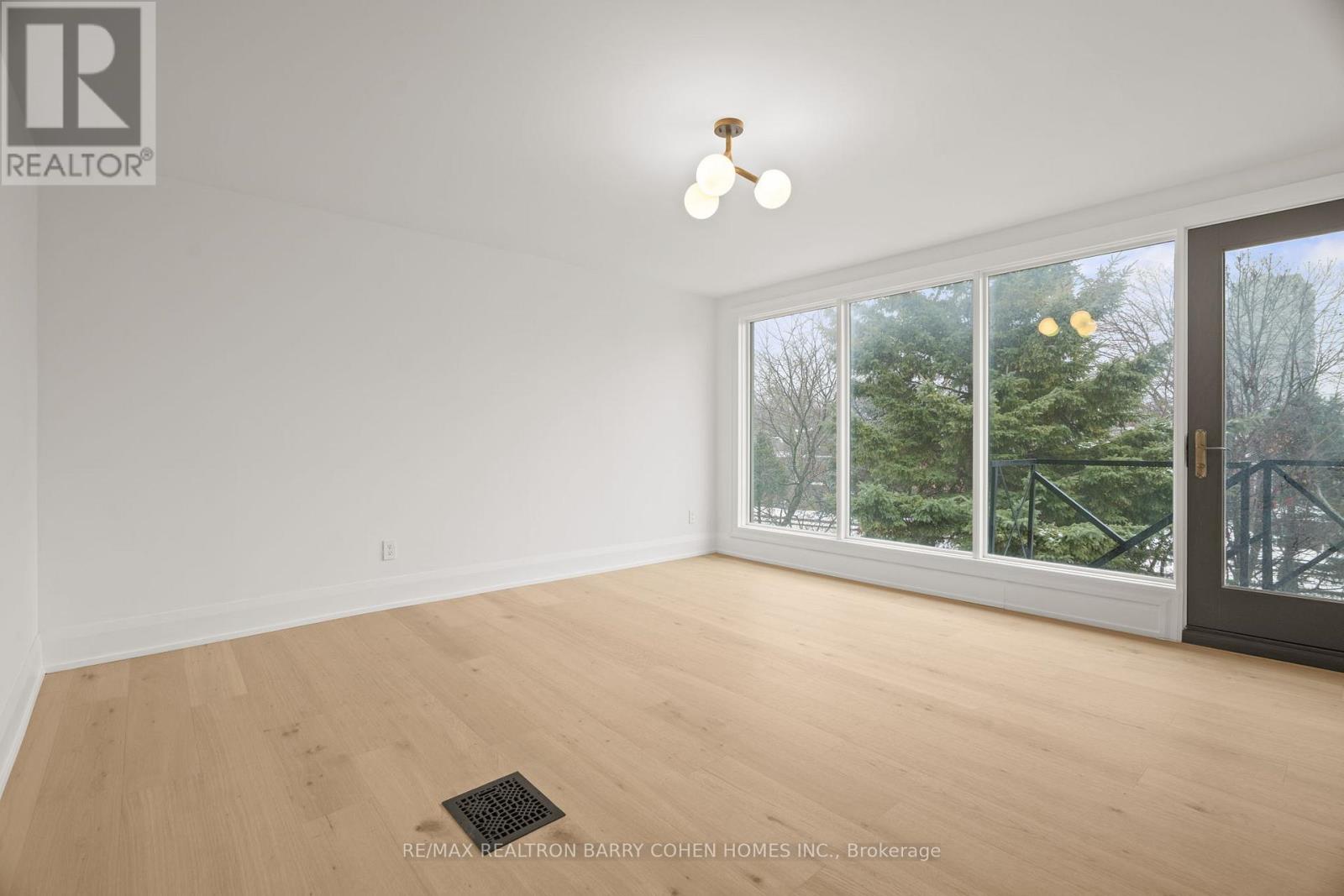 231 MACPHERSON AVENUE - 24