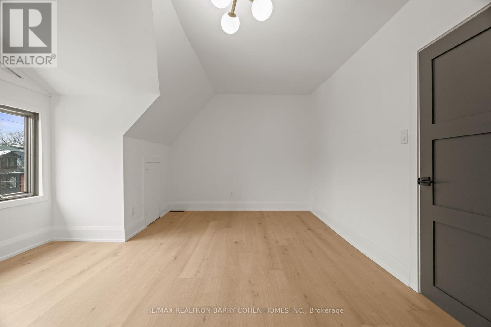 231 MACPHERSON AVENUE - 31