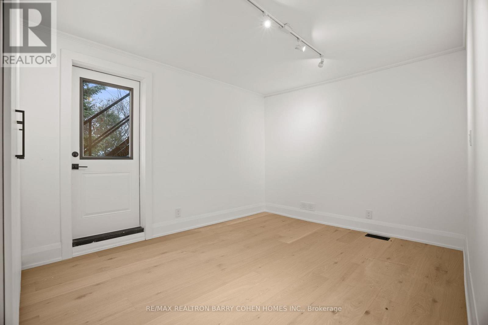231 MACPHERSON AVENUE - 34