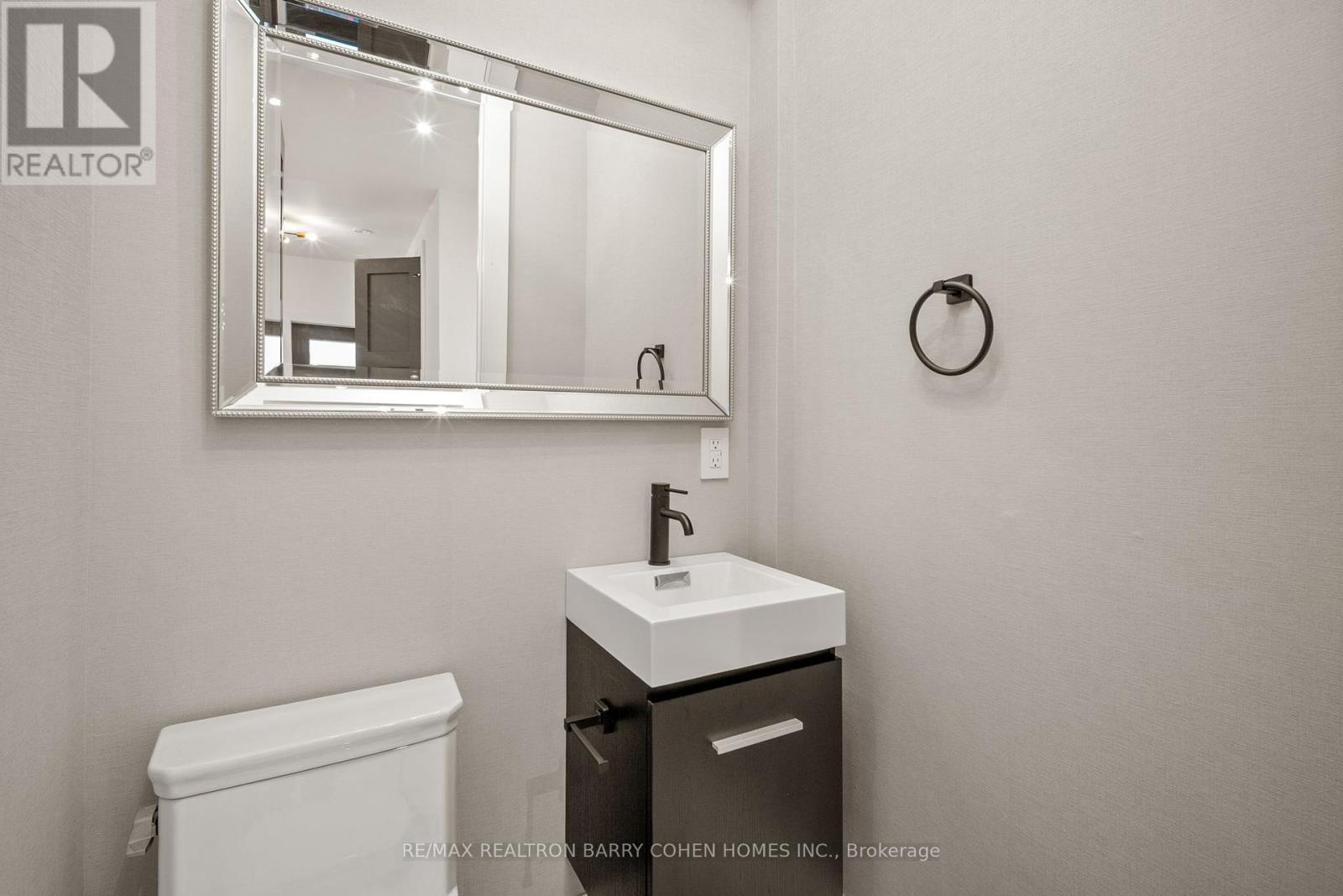 231 MACPHERSON AVENUE - 38
