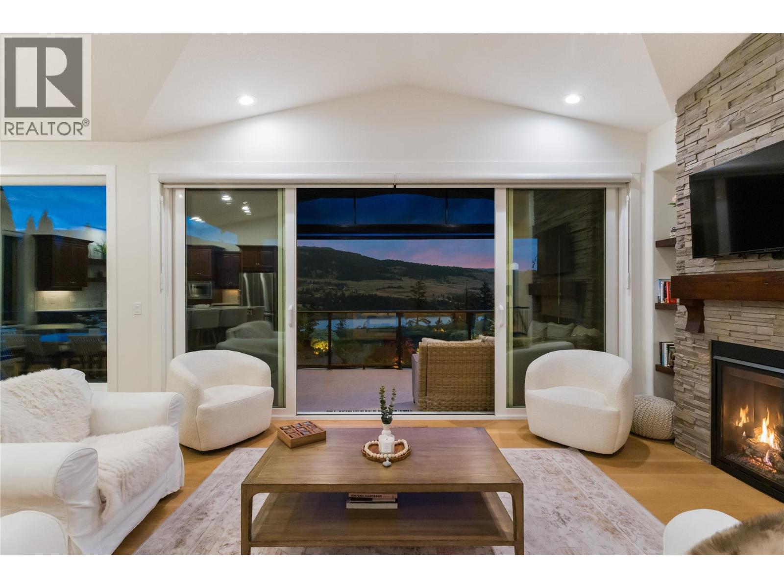  12977 East Ridge Drive, Lake Country