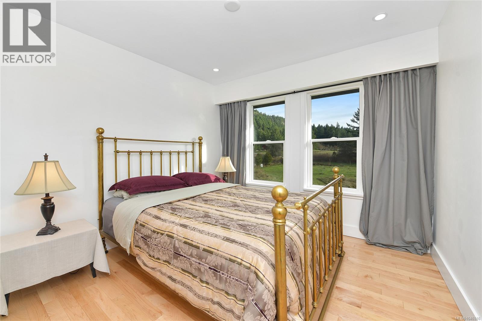 300 Wood Dale Dr - Image 16