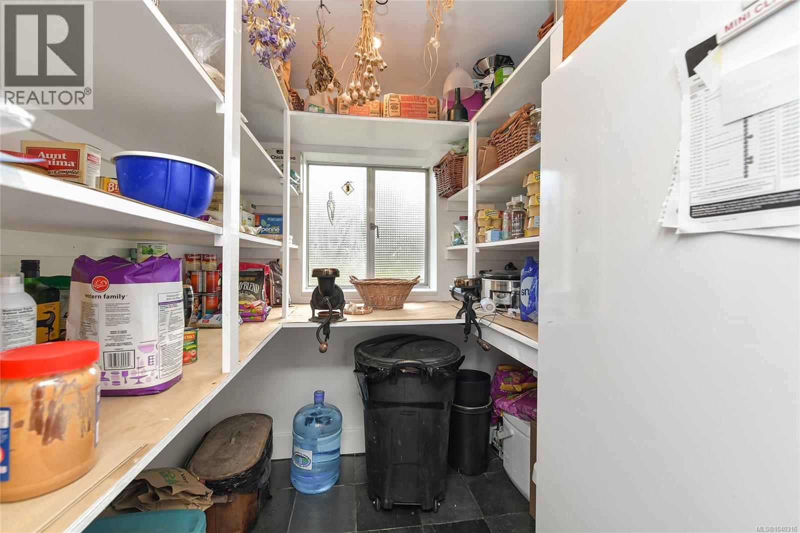 300 Wood Dale Dr - 43