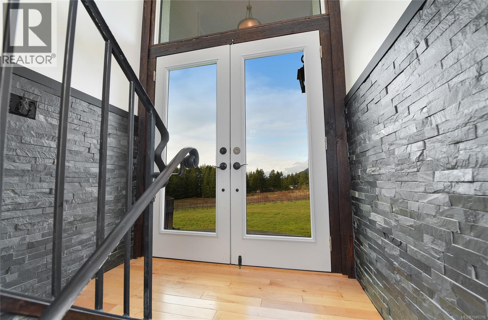 300 Wood Dale Dr - 5