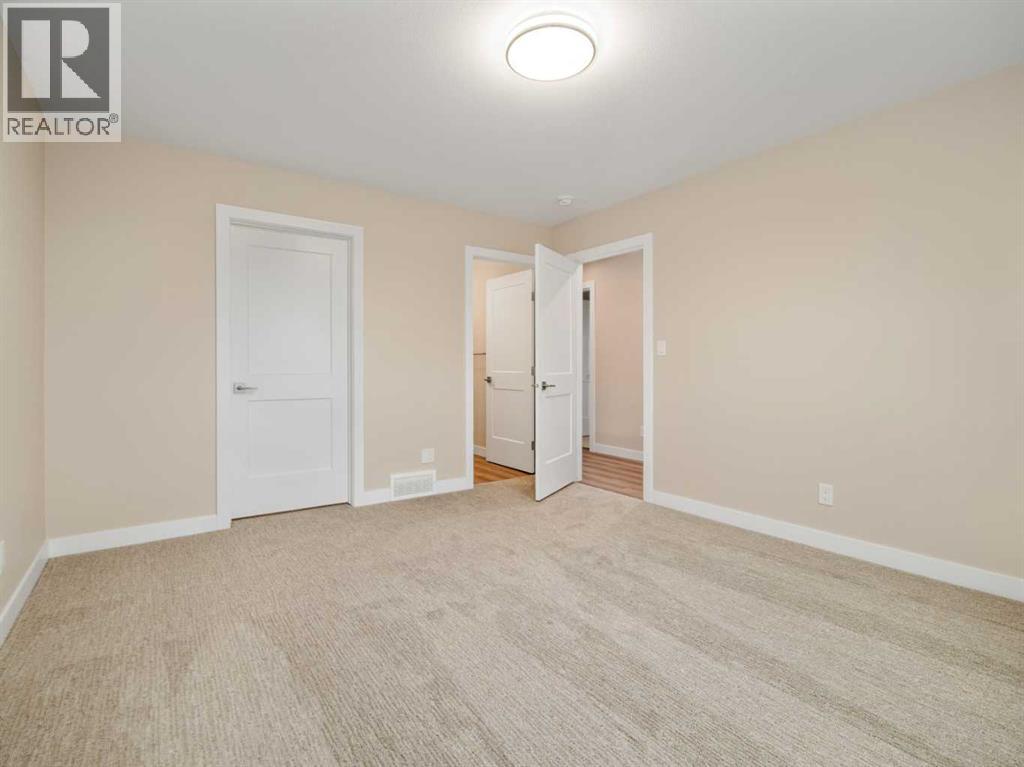 4818 72 Avenue — photo 20