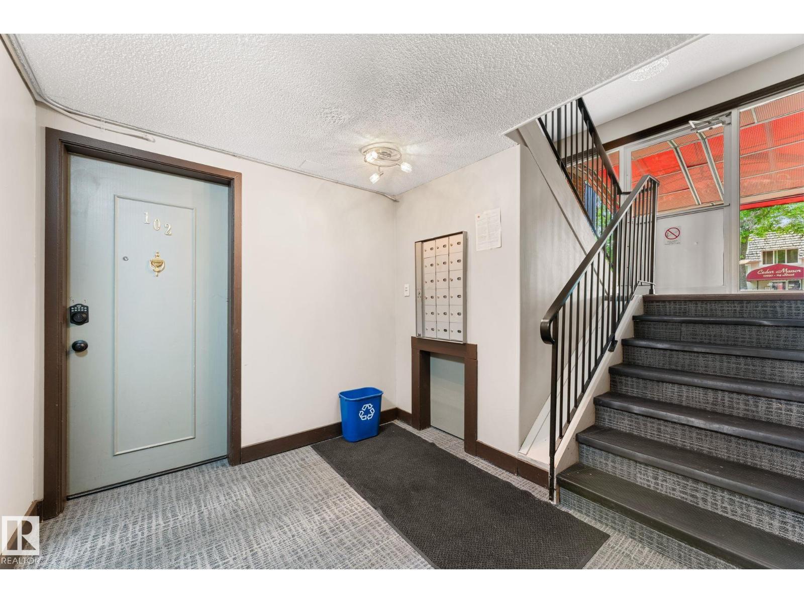 #102 10225 114 ST NW - photo 3