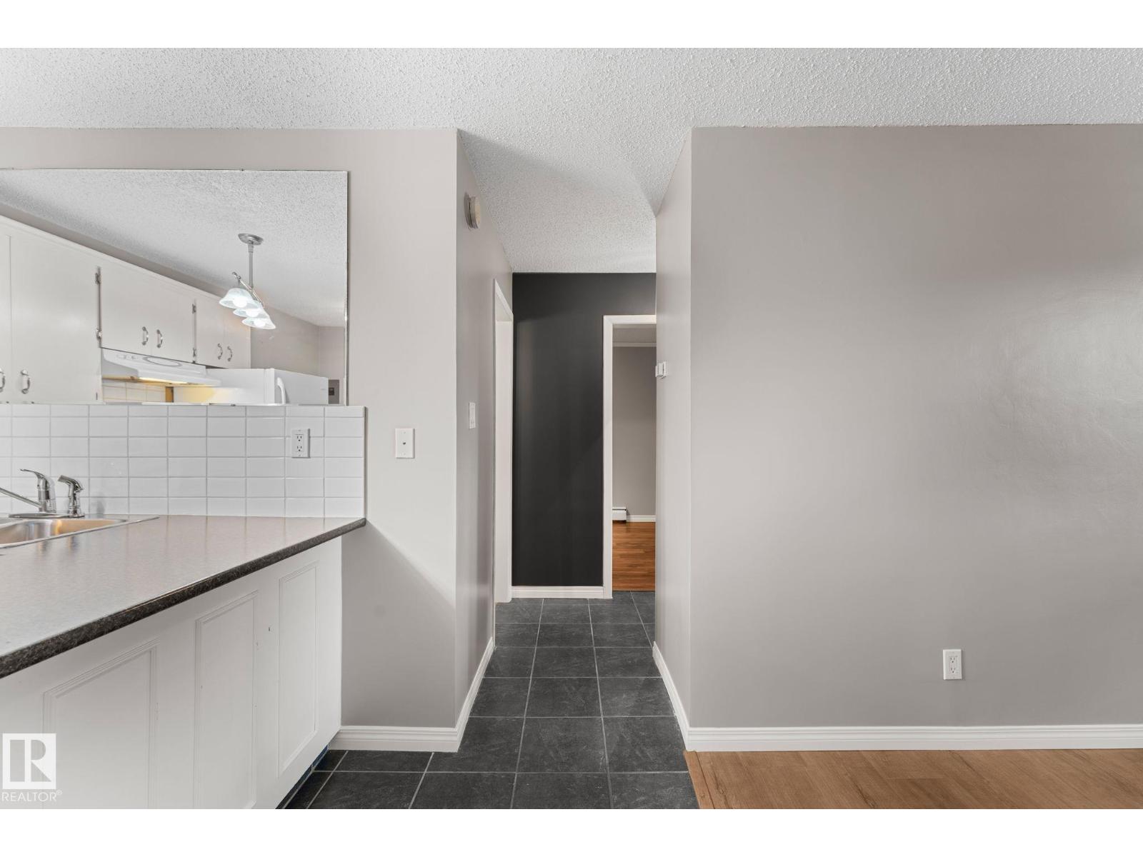 #102 10225 114 ST NW — photo 17
