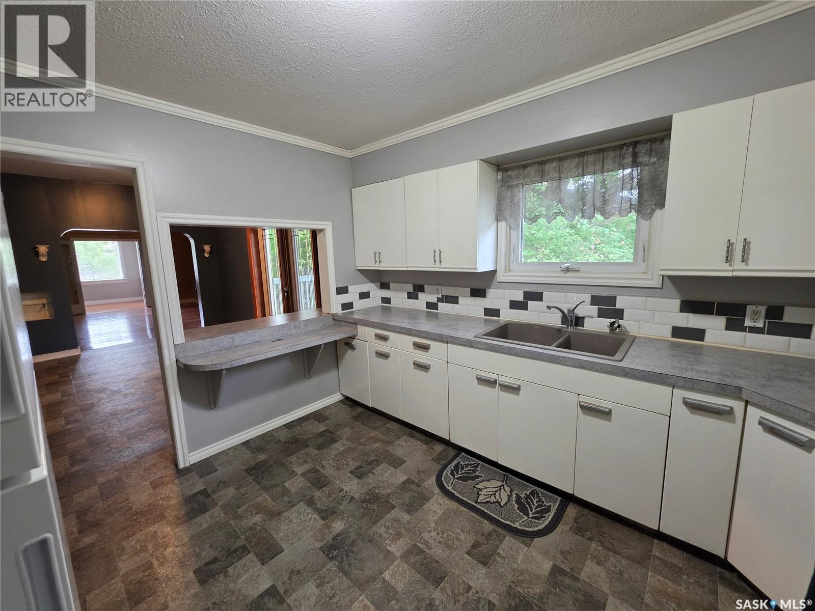 235 2nd AVENUE E - 12