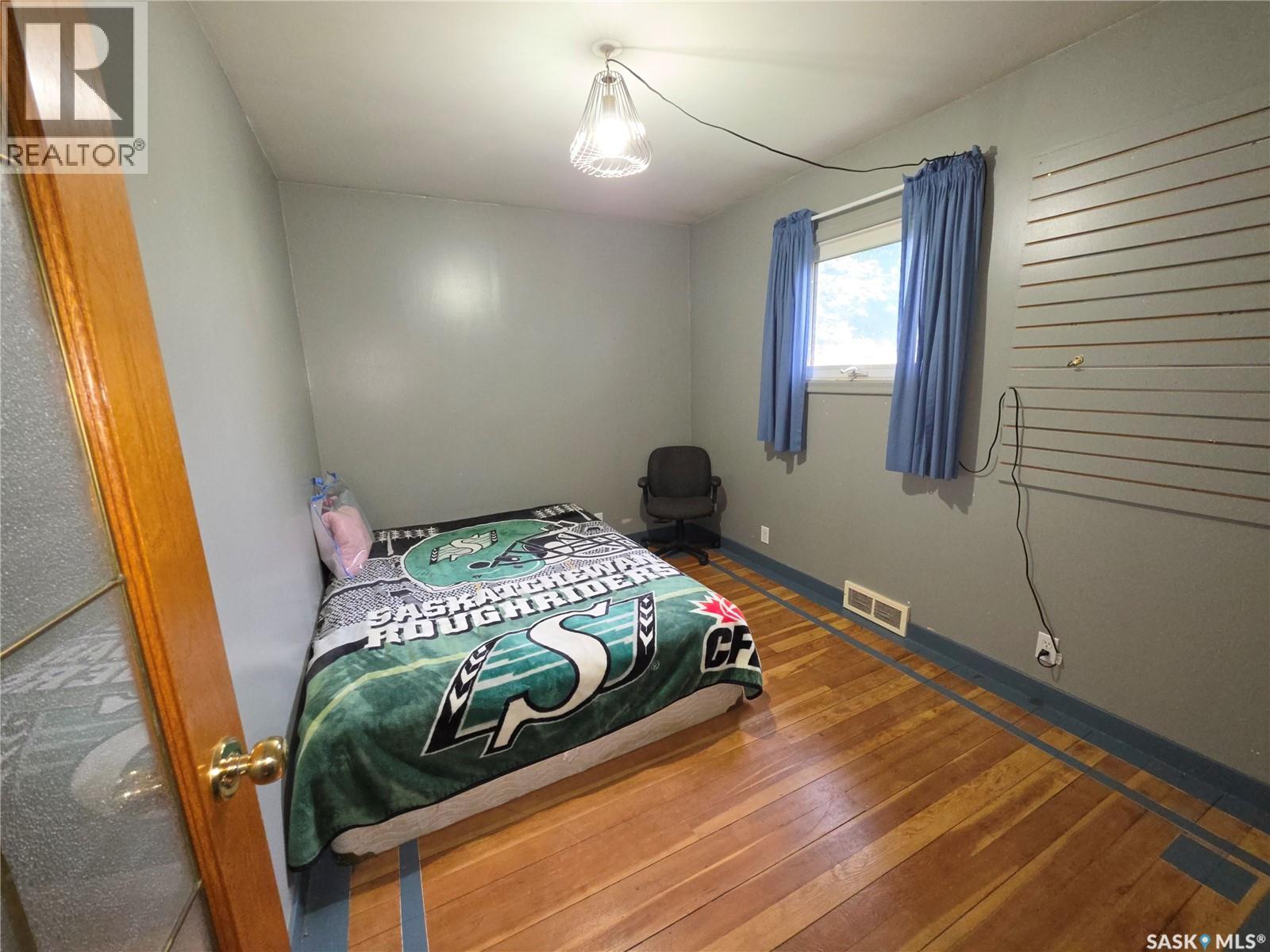 235 2nd AVENUE E - 24