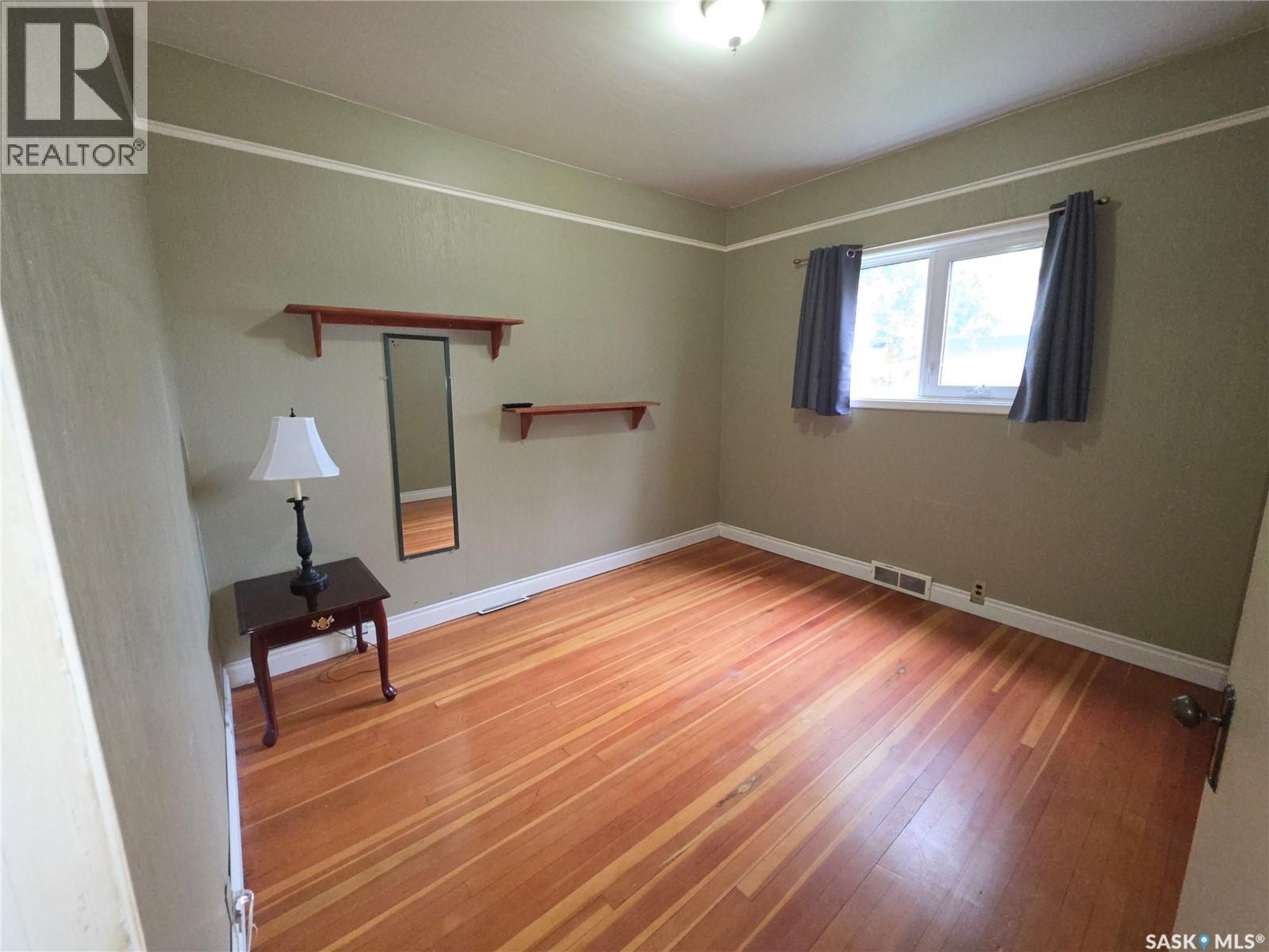 235 2nd AVENUE E - 19