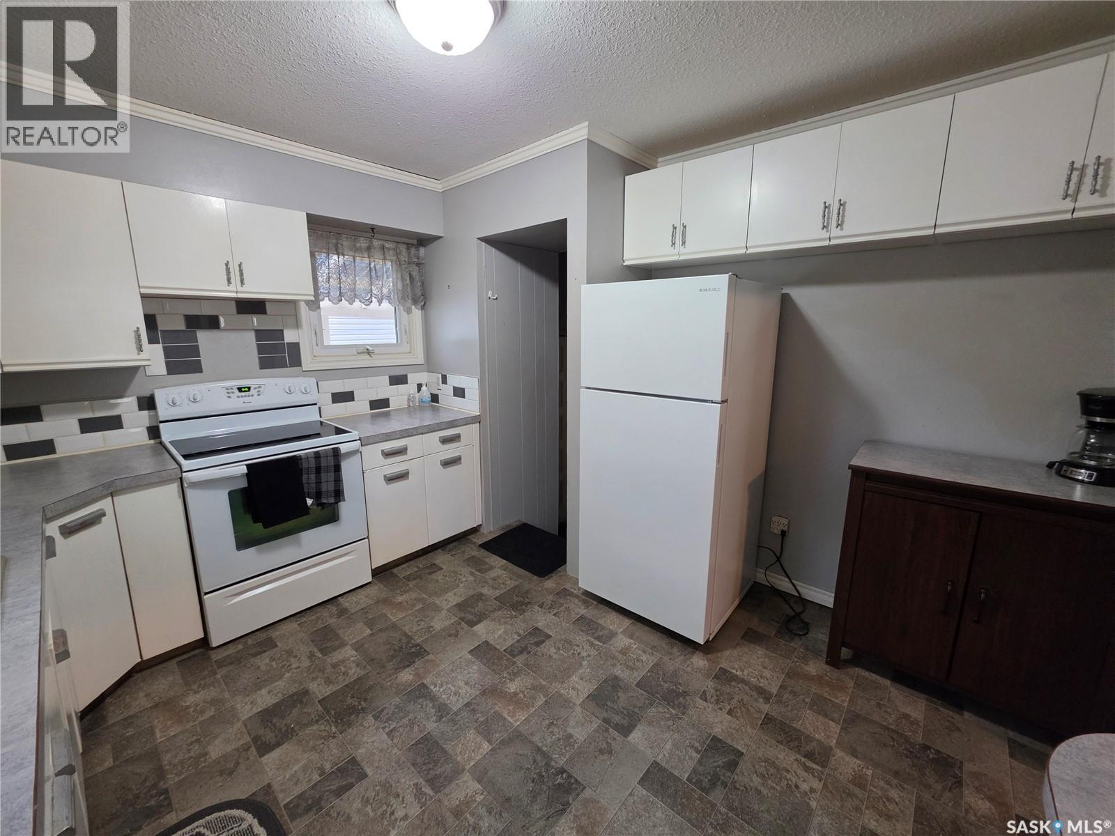 235 2nd AVENUE E - 13