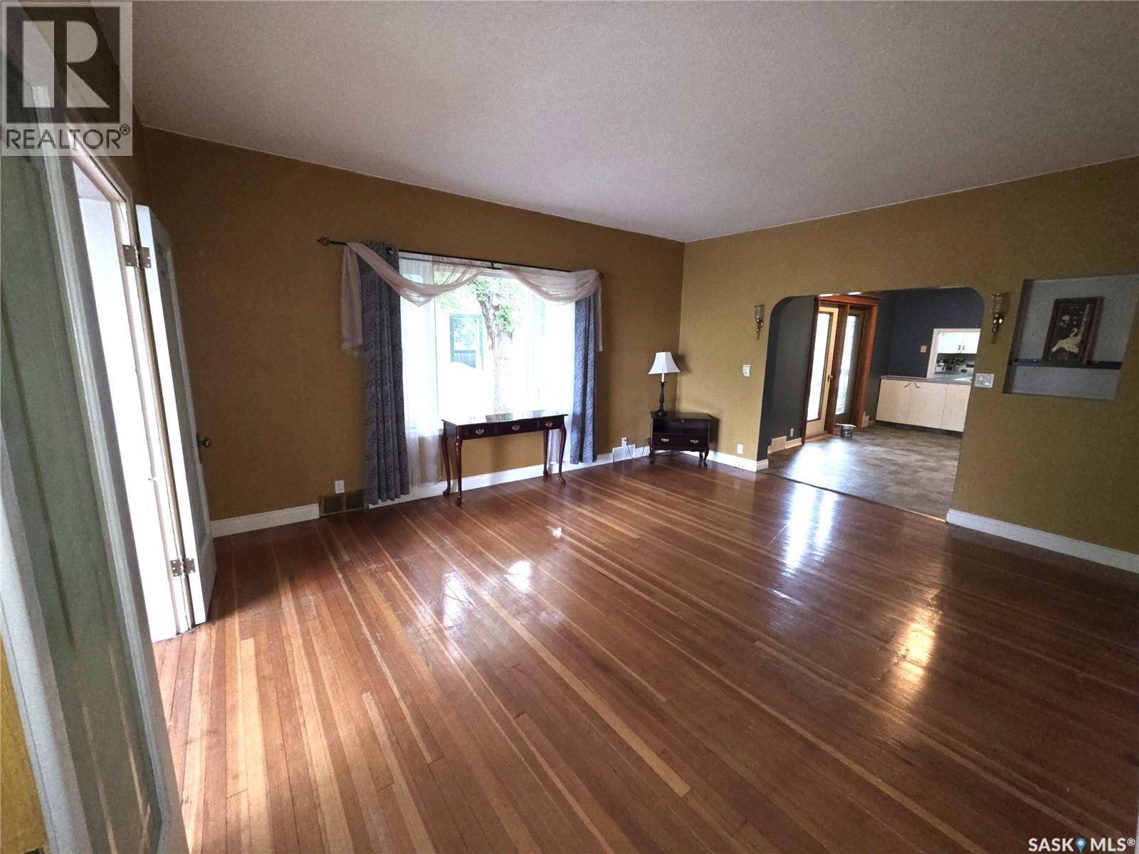 235 2nd AVENUE E - 21