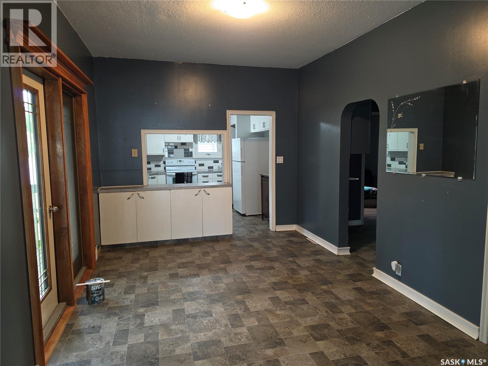 235 2nd AVENUE E - 16