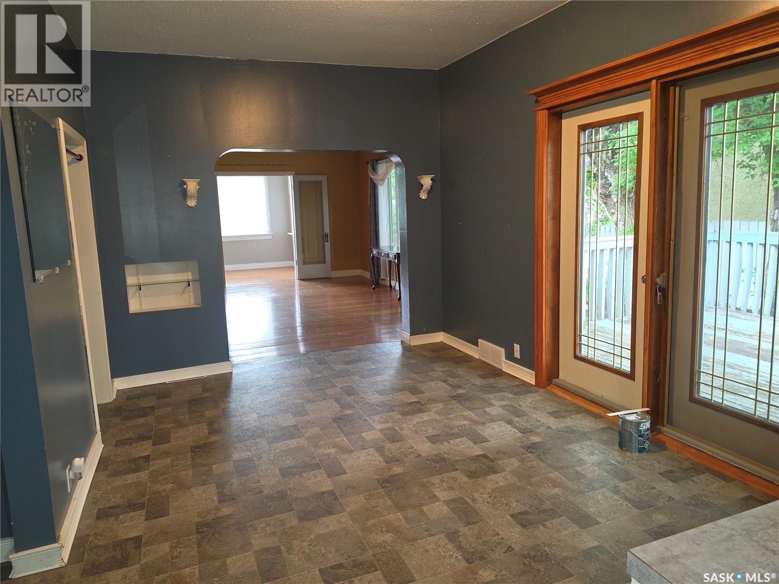 235 2nd AVENUE E - 15