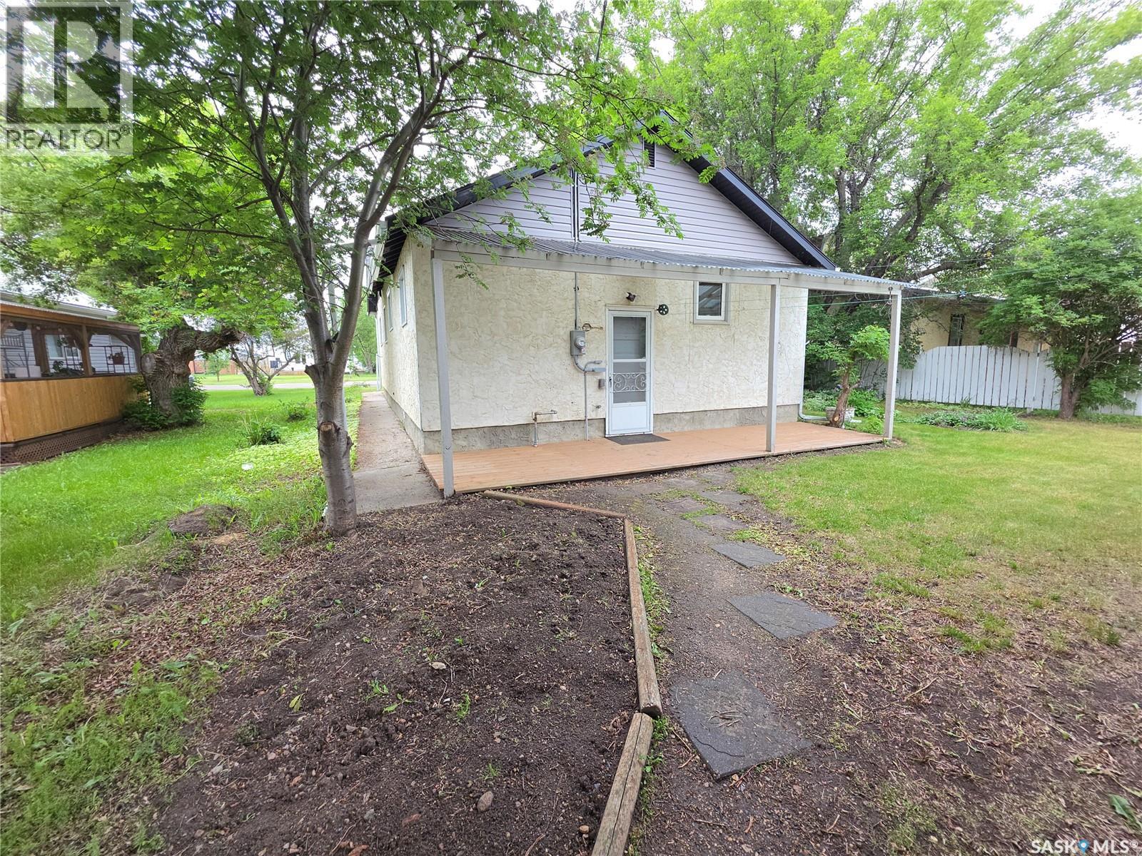235 2nd AVENUE E - 11