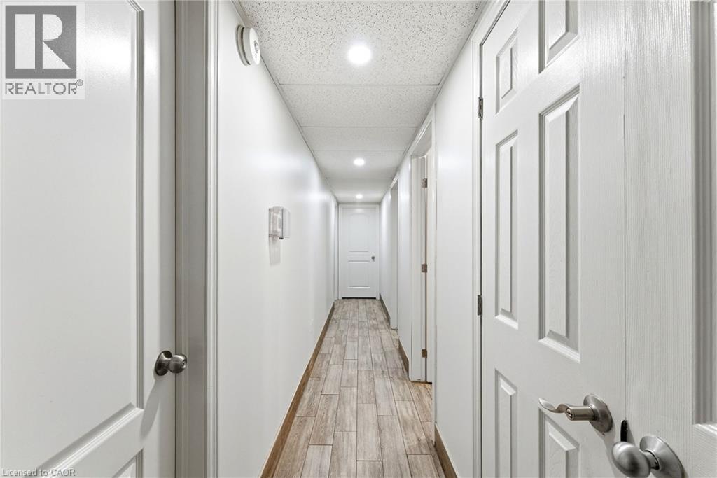 1745 KING Street E - 13