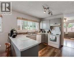 Kitchen - 609 201st Avenue, Castlegar, BC V1N3R1 Photo 16