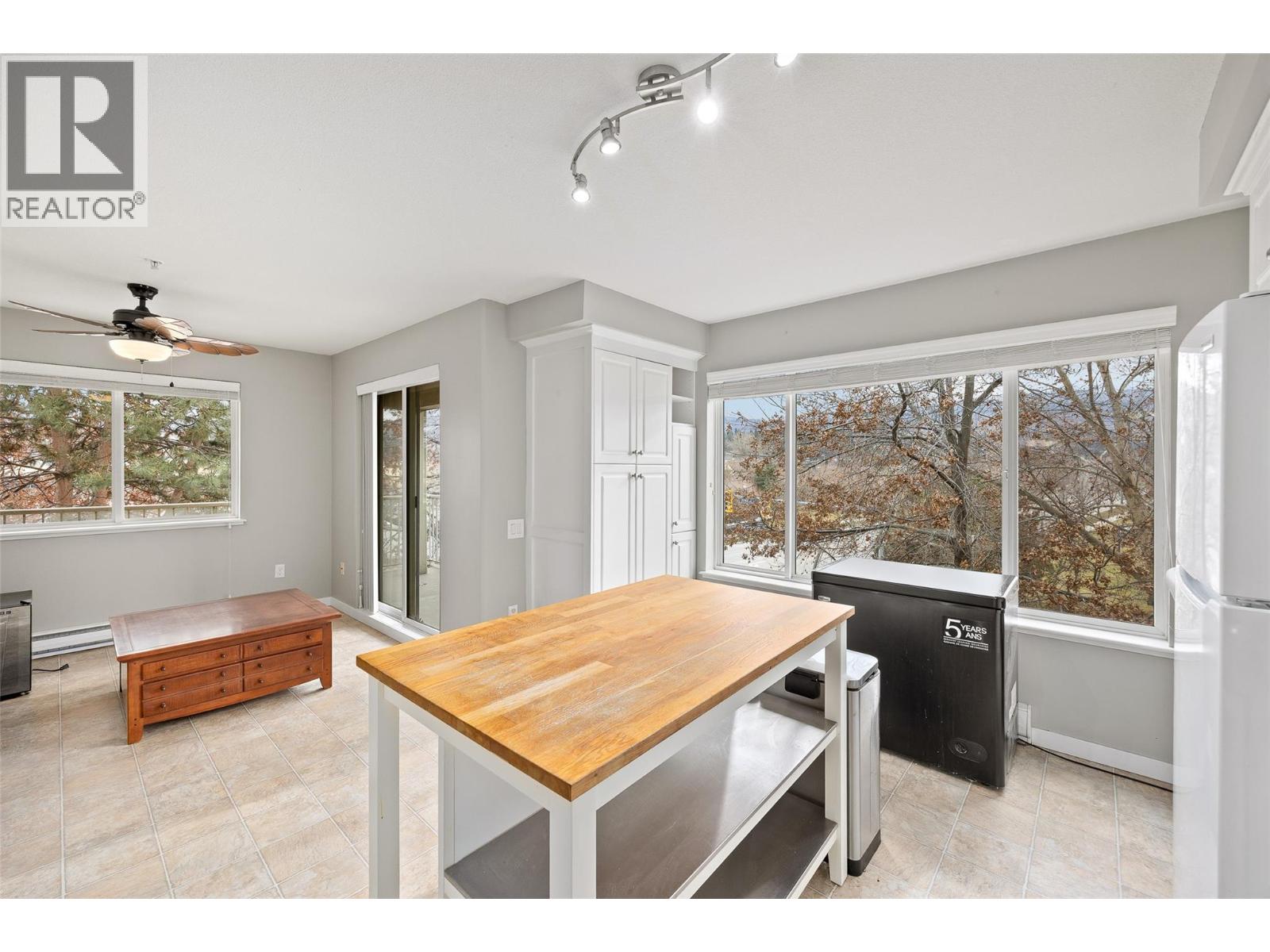 306 686 Lequime Road, Kelowna