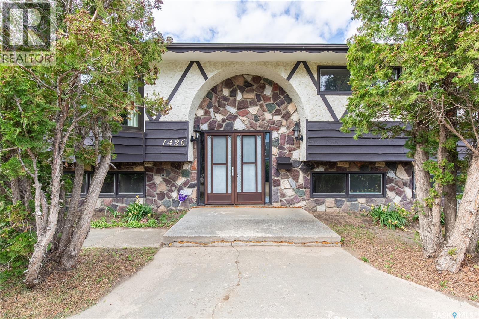 1426 Spadina STREET - 1