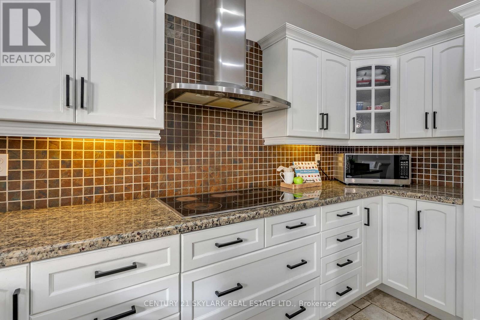 18200 MOUNTAINVIEW ROAD - 22