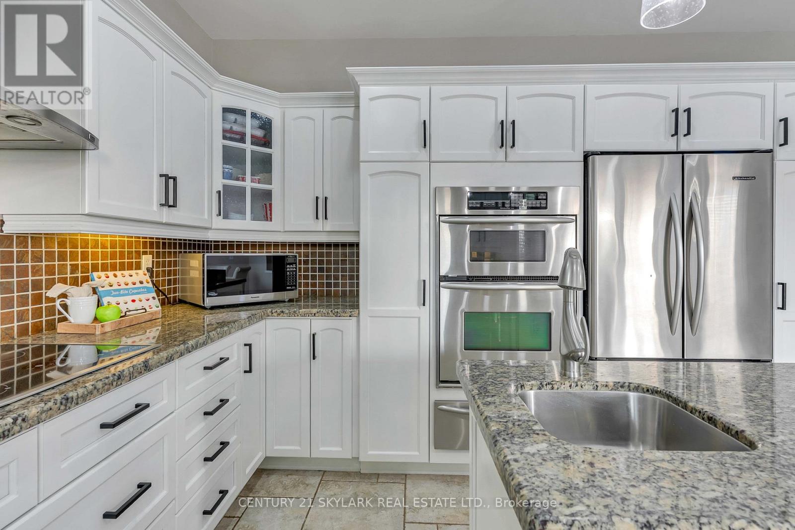 18200 MOUNTAINVIEW ROAD - 23