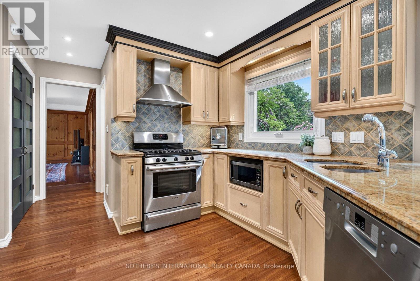 1952 EDENVALE CRESCENT - 12