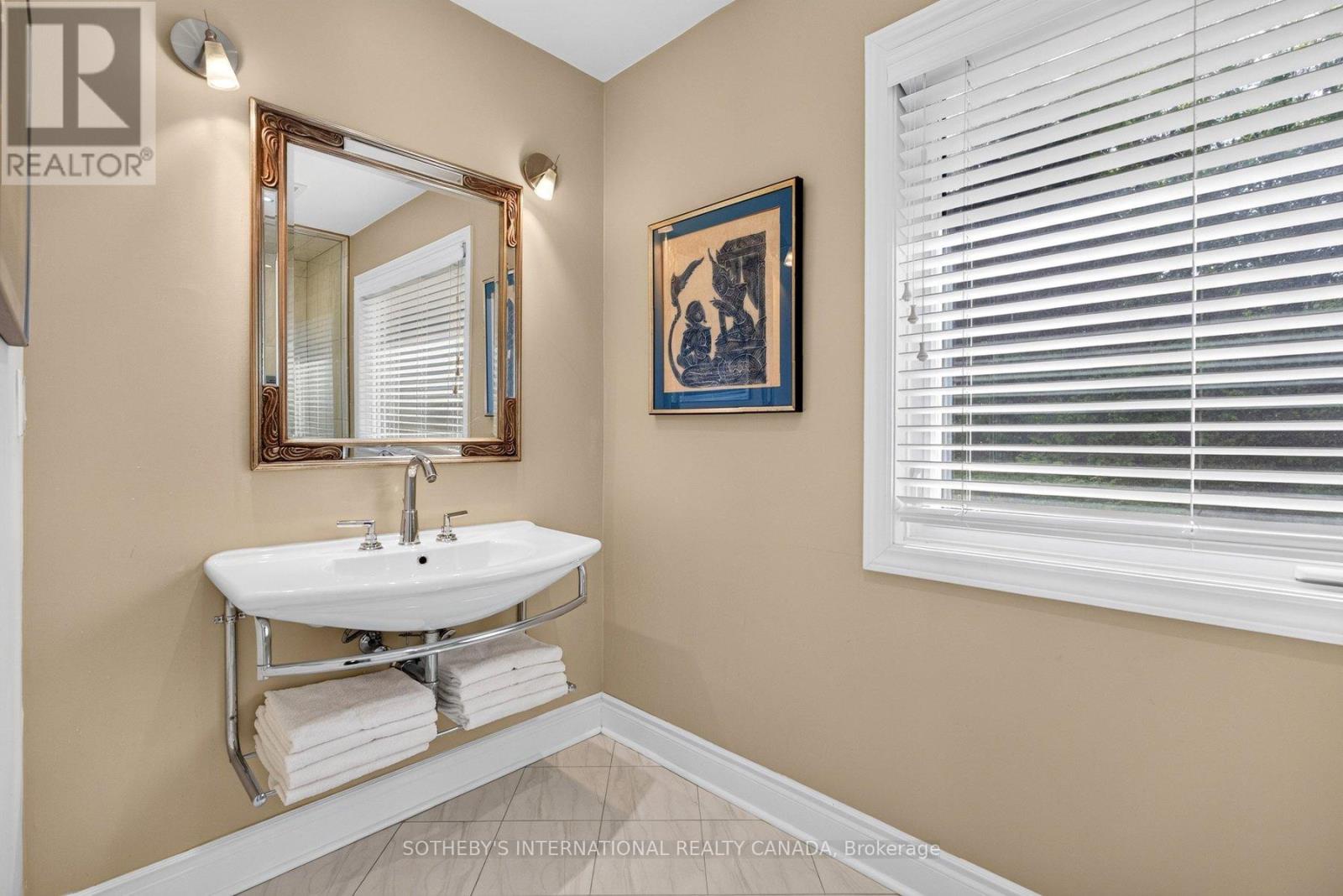 1952 EDENVALE CRESCENT - 26
