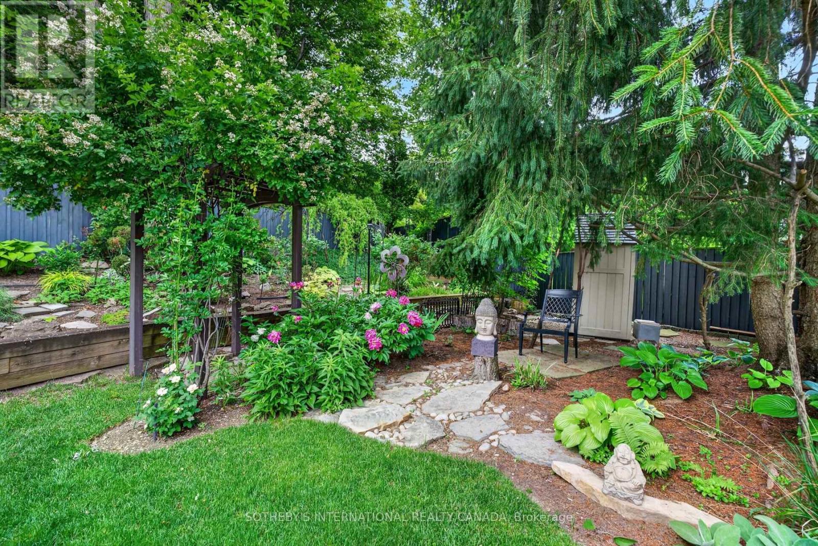 1952 EDENVALE CRESCENT - 42