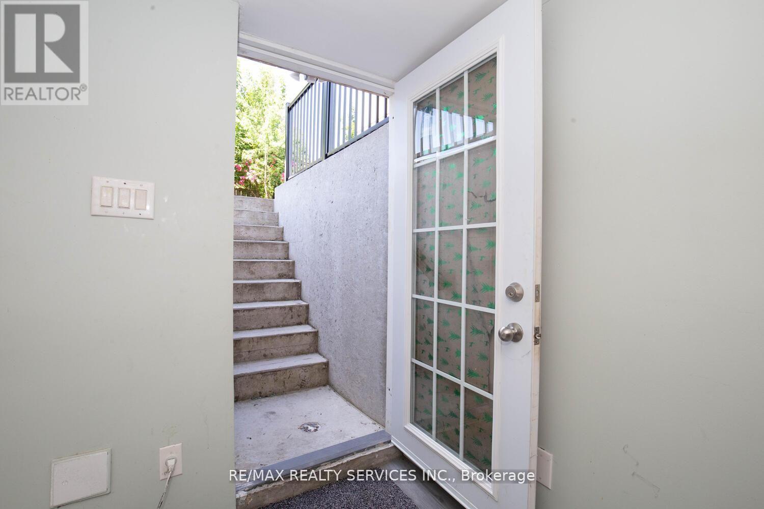 13 GREENBUSH COURT - 12