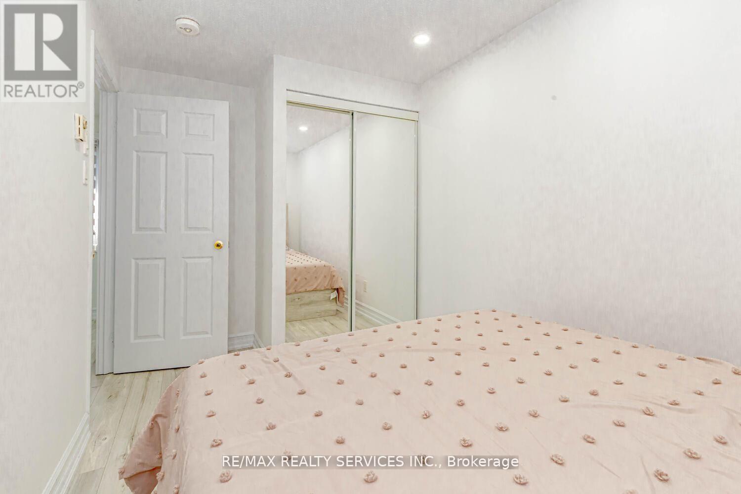 13 GREENBUSH COURT - 18