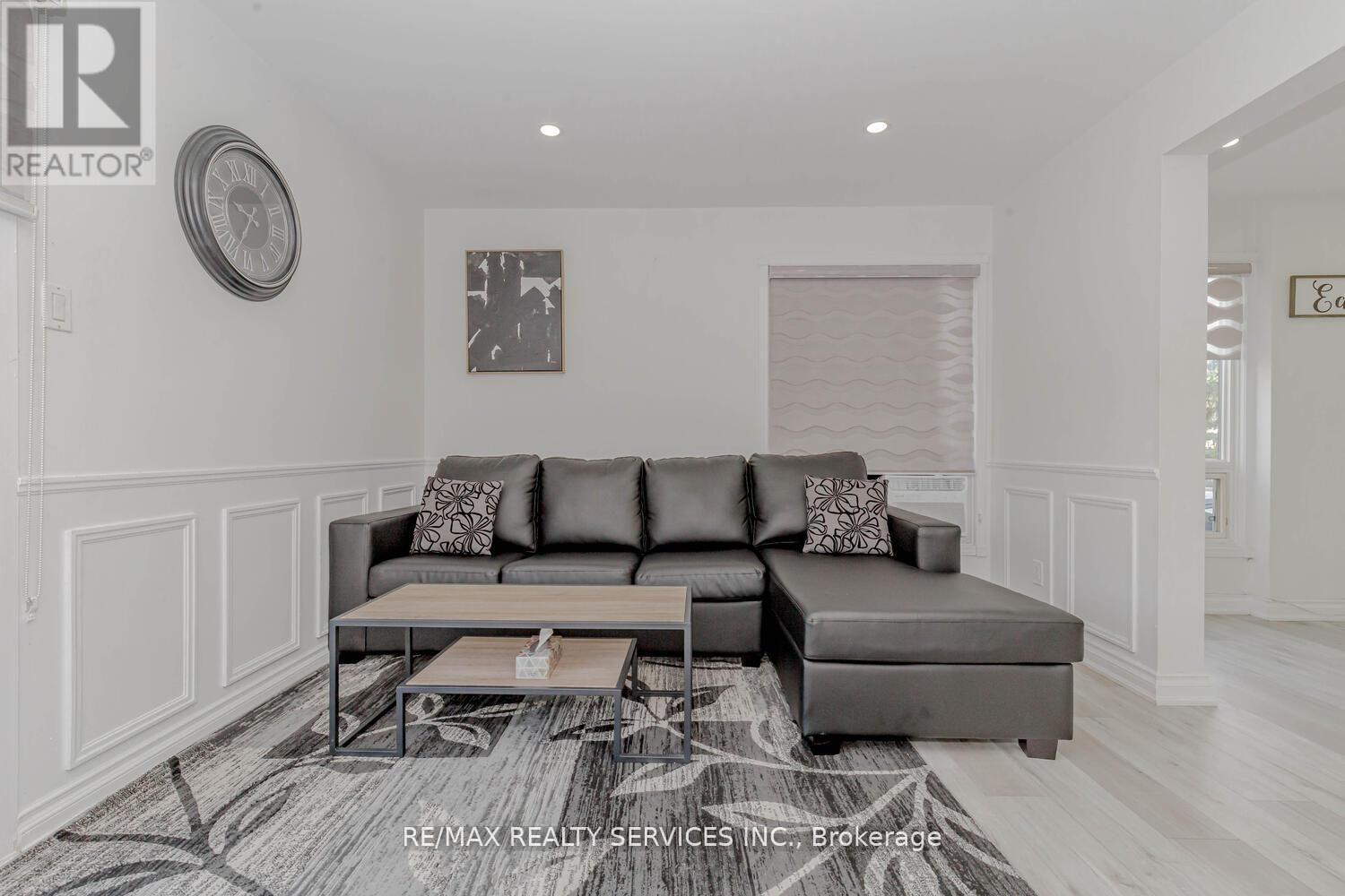13 GREENBUSH COURT - 33