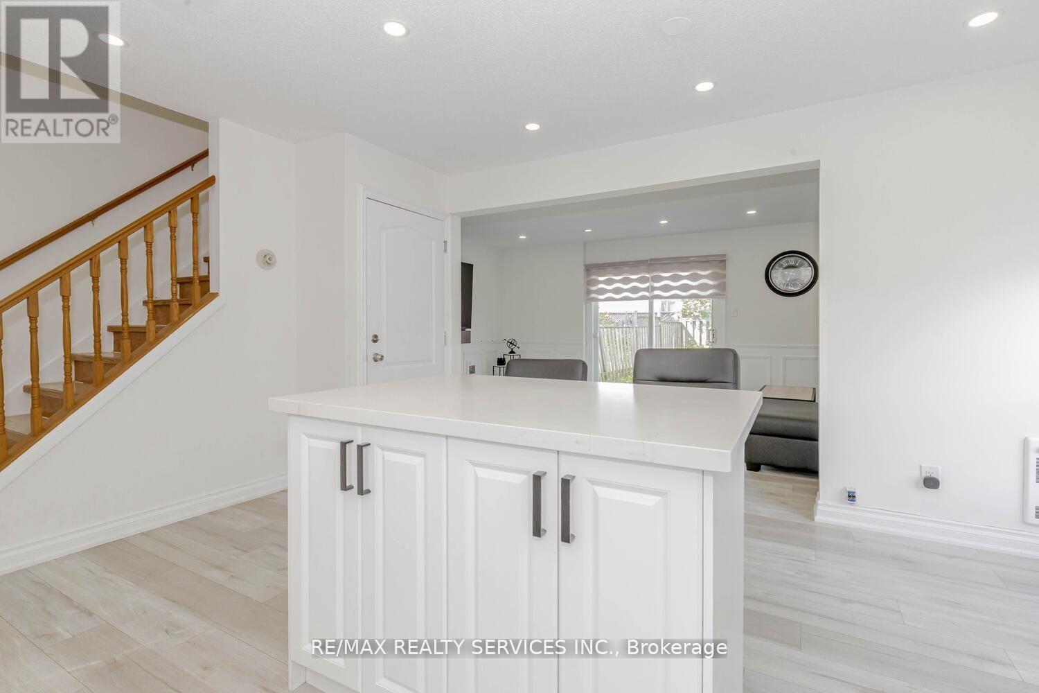 13 GREENBUSH COURT - 36