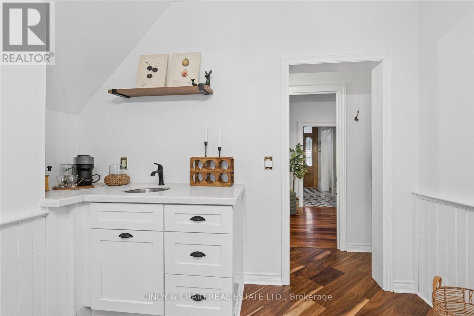 443 VICTORIA STREET - 14