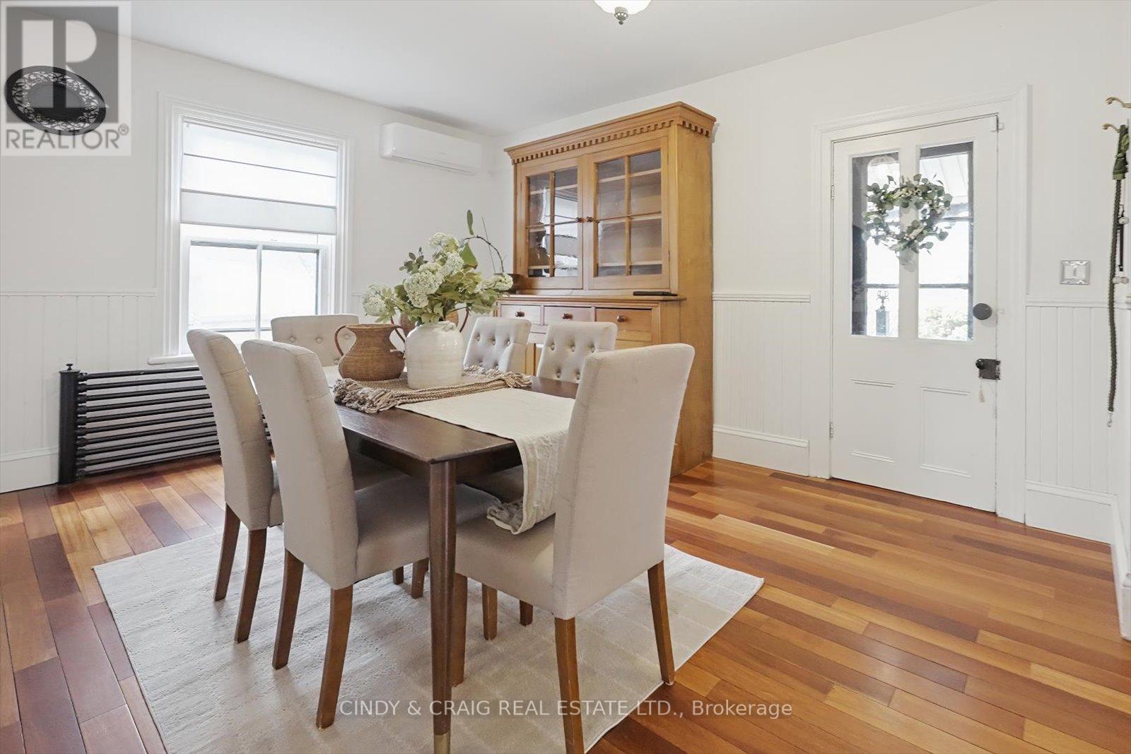 443 VICTORIA STREET - 6