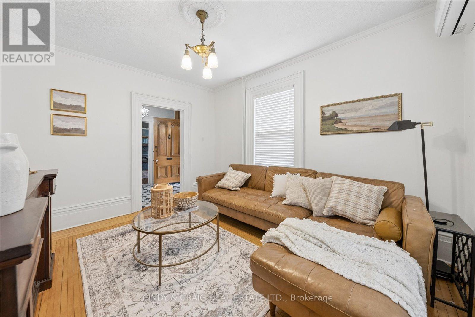 443 VICTORIA STREET - 7