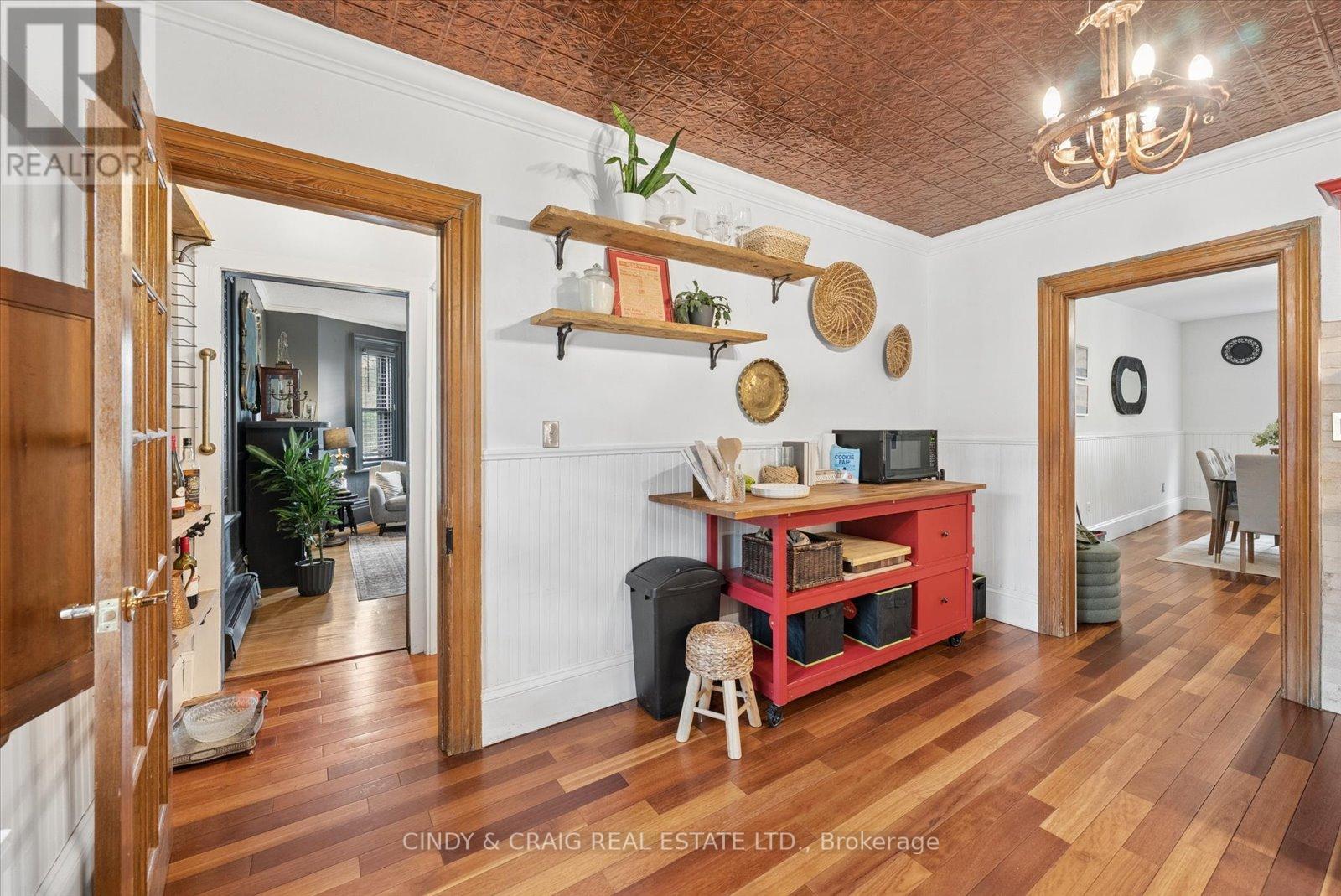 443 VICTORIA STREET - 9