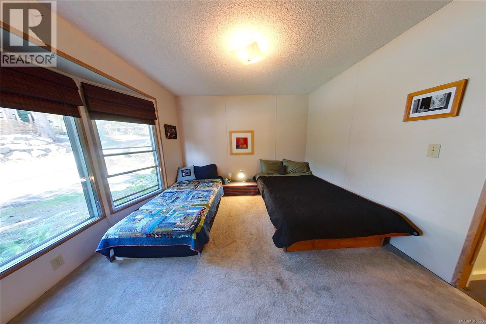 #43 10325 Lakeshore Rd - 18