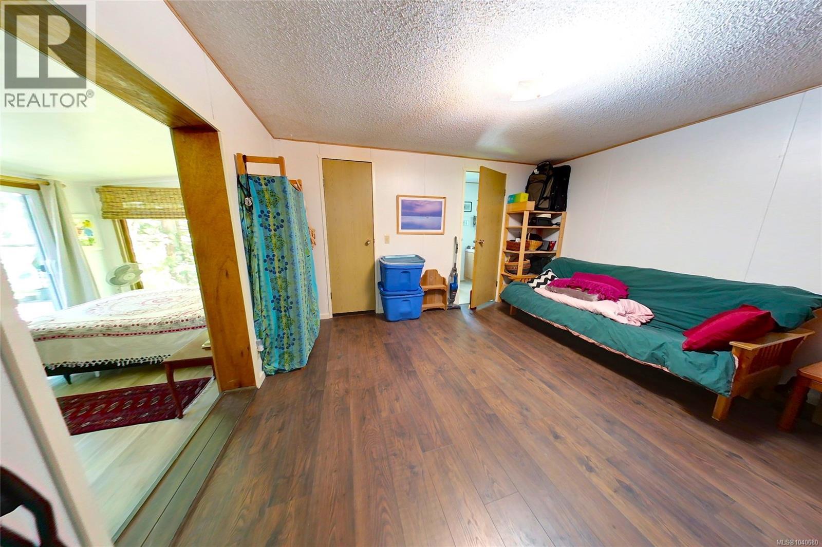 #43 10325 Lakeshore Rd - 19